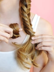 Peinado de invitada de boda con trenza XL Extensionmania